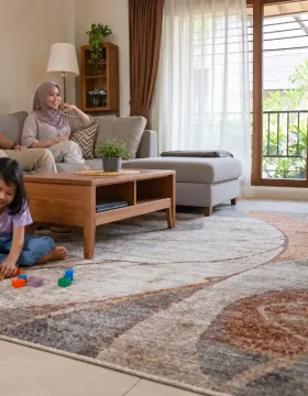 Karpet ruang keluarga nyaman di rumah Indonesia